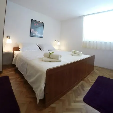 Pizzybondo Apartment Split