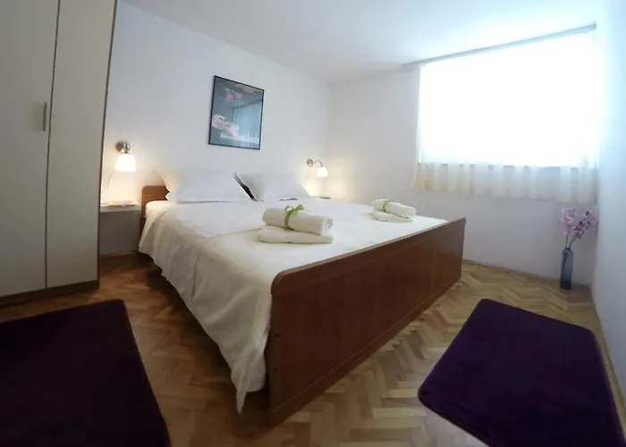 Pizzybondo Apartment Split